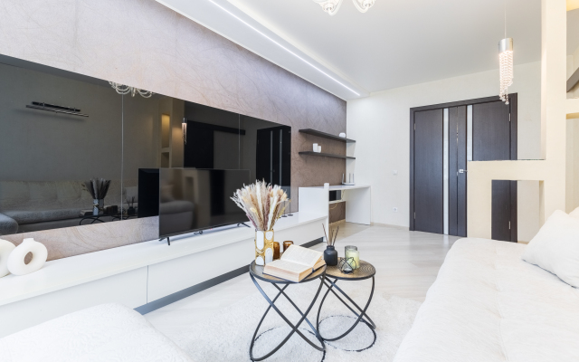 Апартаменты трехкомнатные на Меридианной