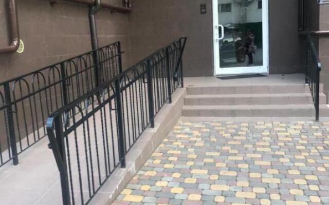 Апартаменты 3 комнаты в Центре рядом с Электричкой на Море