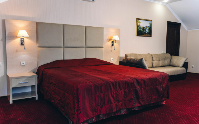 Delmont Hotel