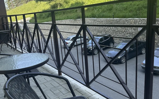 V Glk Solnechnaya Dolina Na 5 Chel Apartments