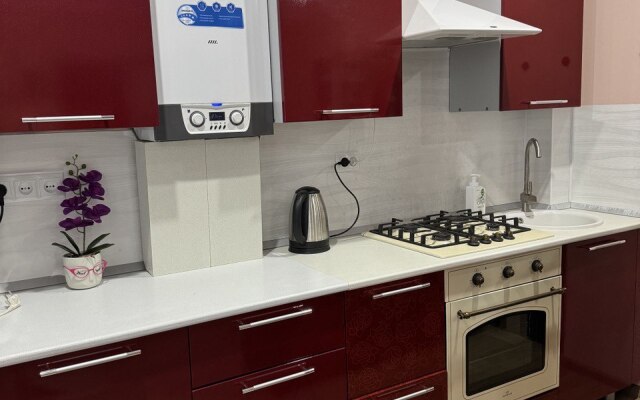 Evrodvushka S Vidom Na Goru Flat