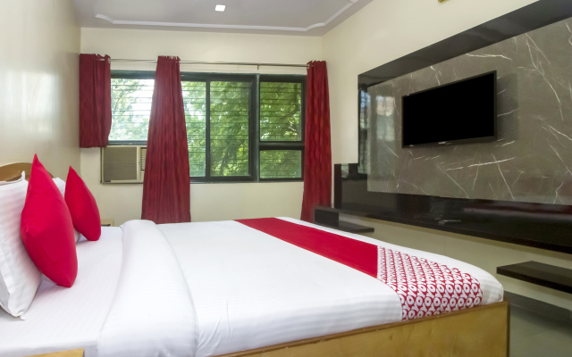 New Uttam Hira Palace Hotel