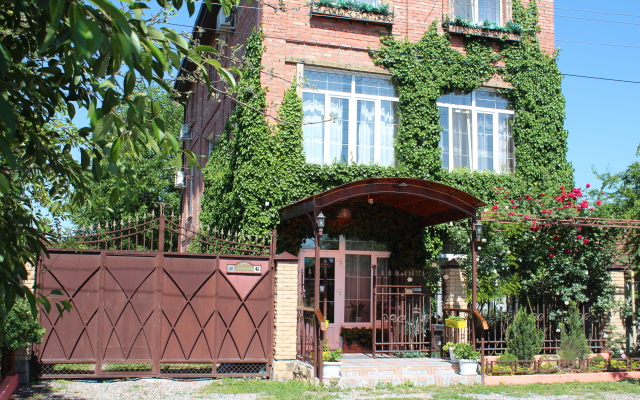 U Druzej Guest House