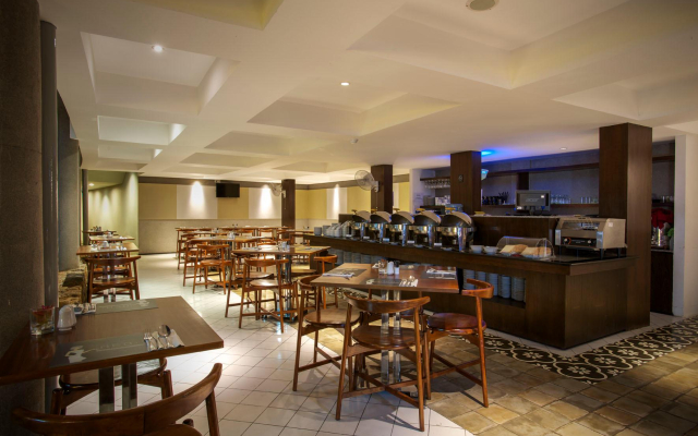 Neo+ Green Savana Hotel