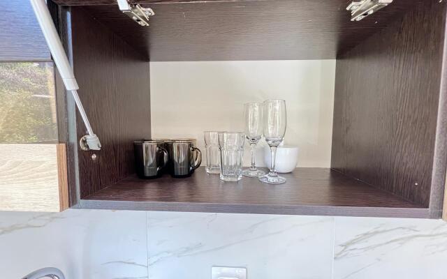 4Kh Mestnaya Studiya s Basseynom Apartments