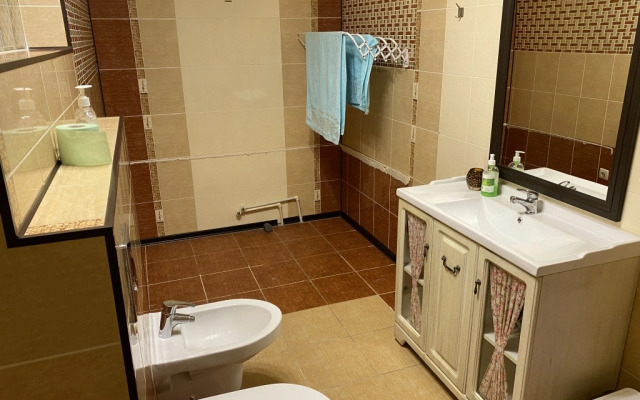 Апартаменты Дом 140 кв Мадрас