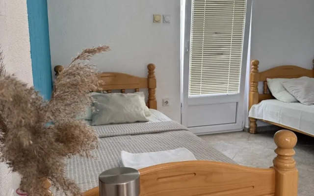 Anora Hotel