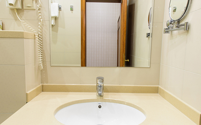 Neftyanik Na Tolstogo Business Hotel