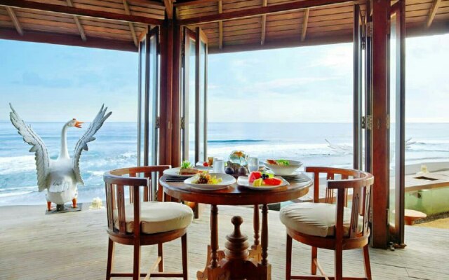 Desa Pramana Swan Villa