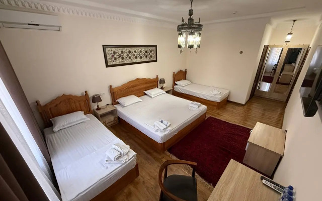 Poyi Kalon Terrace Guest house