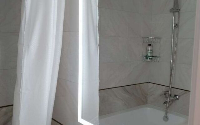 Na Bekhtereva 2B Flat