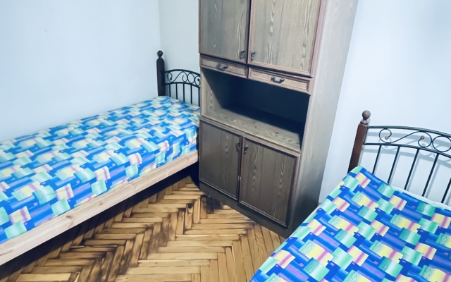 Tryohkomnatnye na Proletarskom Prospekte 17 Apartments