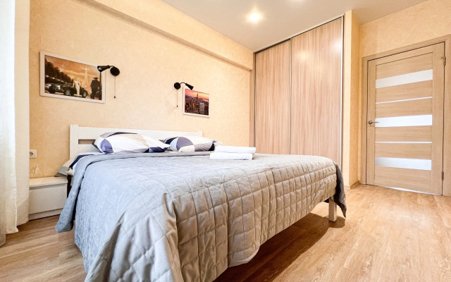 Dlya 8 Chelovek Vozle Aeroporta Flat