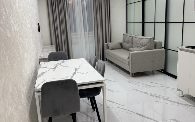 Uyutnaya kvartira na Semi Vetrakh Flat