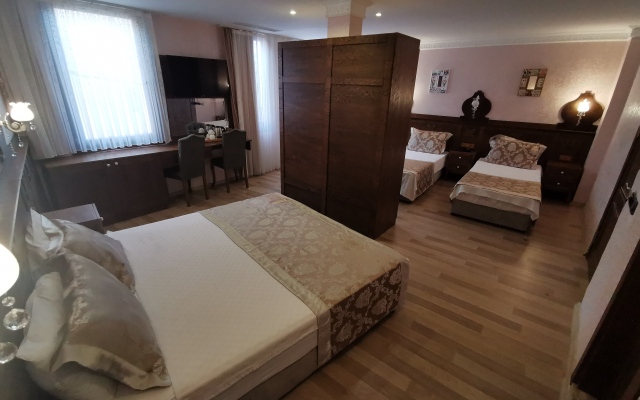 Perapolis Hotel