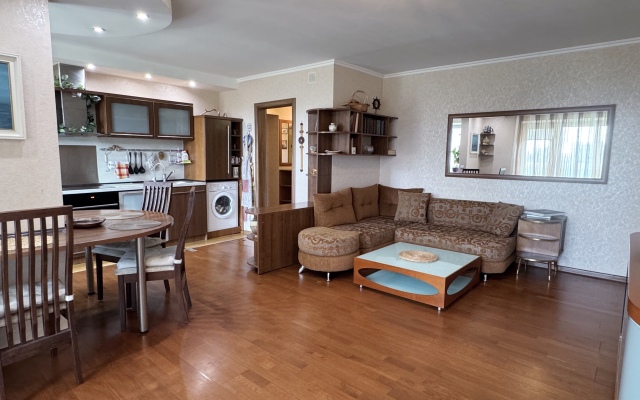 Квартира Трехкомнатная на 9 Апреля