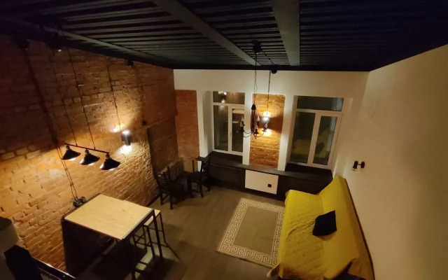 Dvukhetazhnaya Studiya - Loft Flat