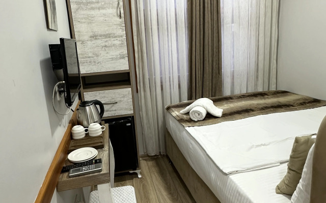 Отель Tree House