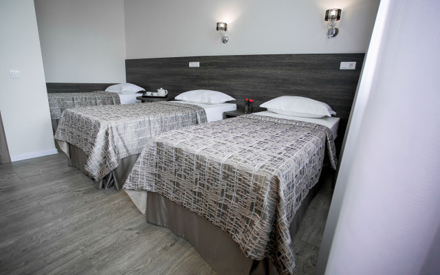 La V Hotel