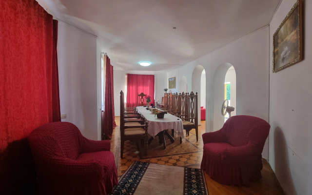 S Basseynom Private House