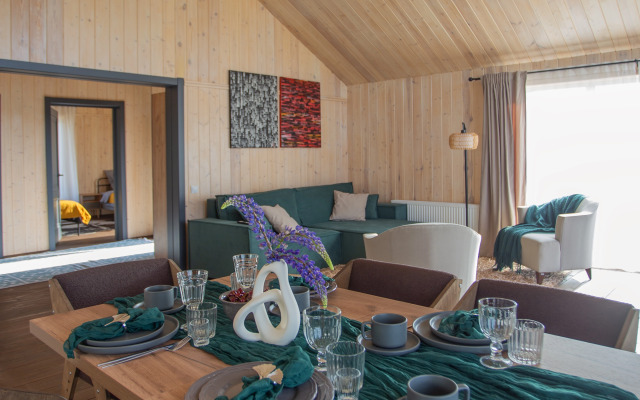 Barnhauz U Ozera Private house