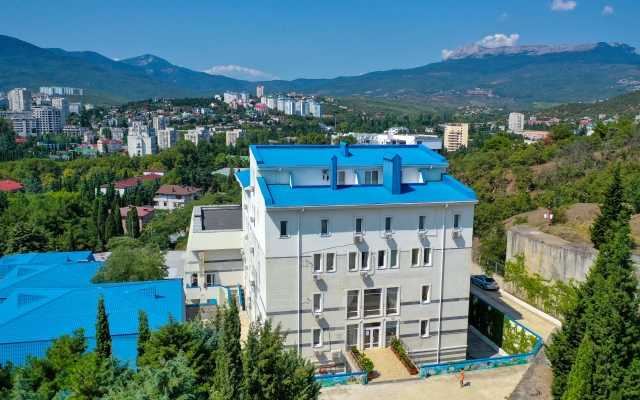 Golubaya Volna Hotel