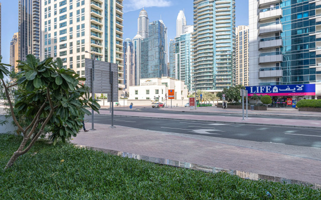 Marcopolo - Lavish 2BR next to Metro & Tram Apartments