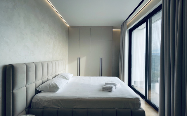 S Basseynom I Baney Villa