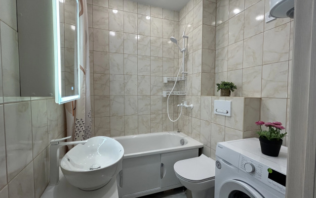 Novaya dvushka vozle akvaparka i Trts Planeta Flat