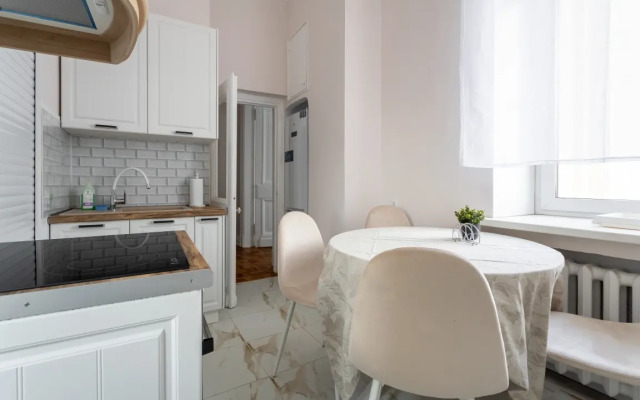 Apartments Uluchshennye S Dvumya Spalnyami I Balkonom