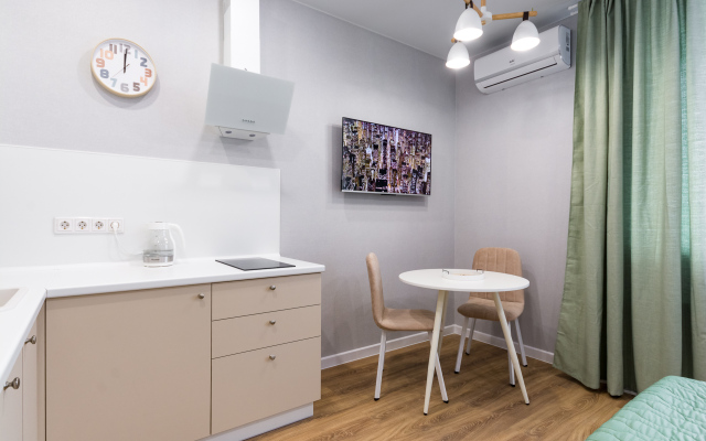 Sovremennaya studiya dlya dvoikh vozle  Ekspo-grad Flat