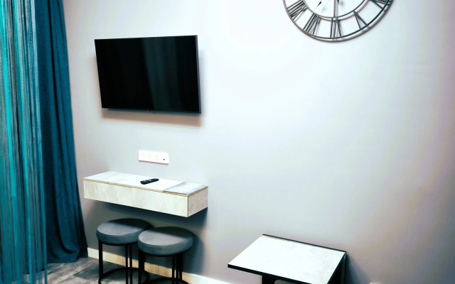 Na Ulitse Krestinskogo 35 Flat