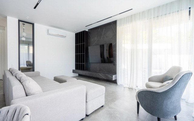 Частный дом 2-х этажный коттедж с дизайнерским ремонтом