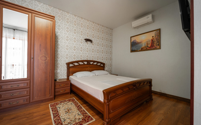 Arno Guest House