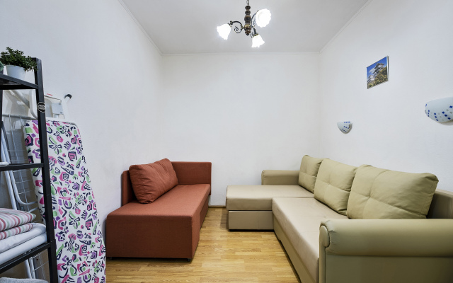 Na ulice Azovskoj 12/1 Apartments