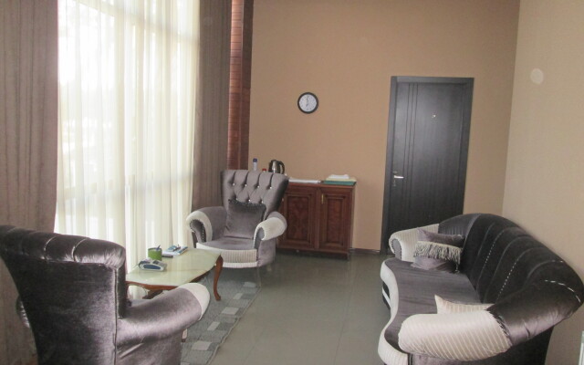 Old Isani Hotel
