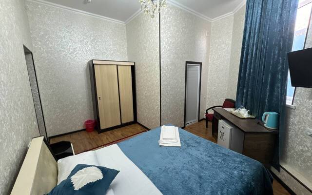 RATMINA Hotel