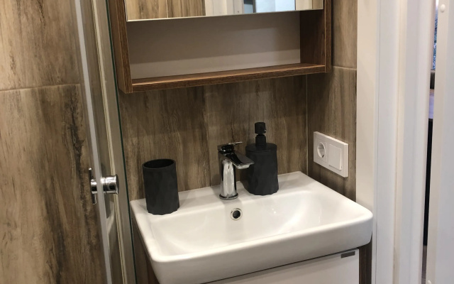 Kvartira Jennifer Apartment. Stil'naa atmosfernaa radom s morem i parkom