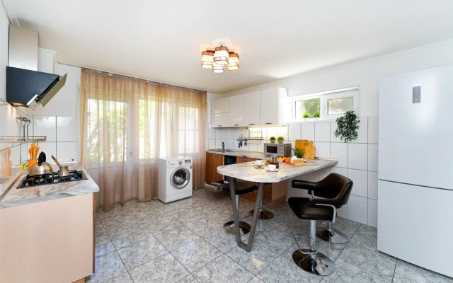 3 Gosti-24 Na Krymskoy Apartment
