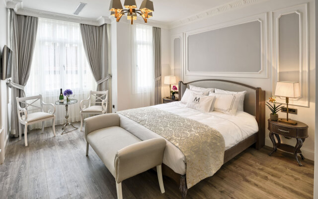 Mirrors Hotel Istanbul Pera