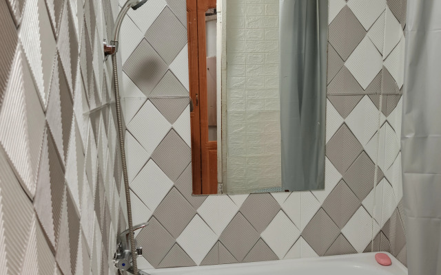 Na zemle v tsentre goroda Flat