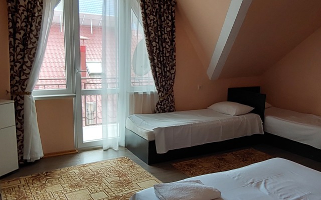 Larisa Guest House