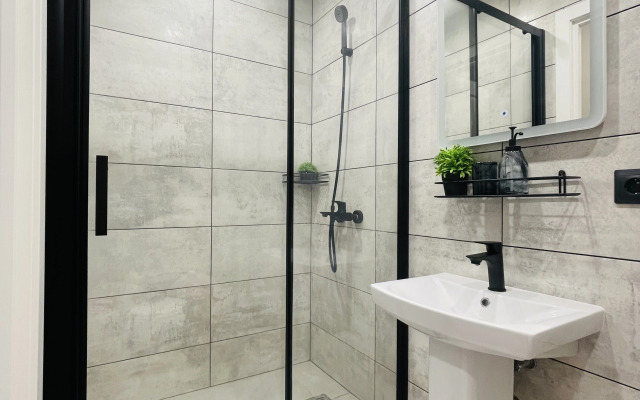 Апартаменты с балконом и видом на сосновый парк рядом с морем