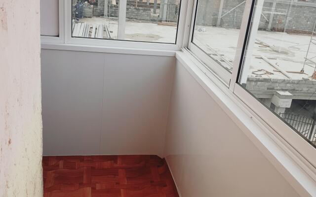2kh komnatnaya kvartira na 50 let Oktyabrya Apartments
