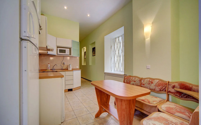 Апартаменты у площади Восстания