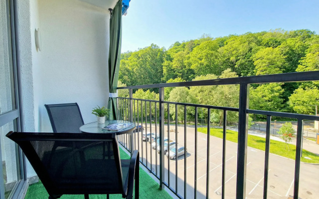 Апартаменты с балконом, бесконтактное заселение, умная колонка «Алиса».