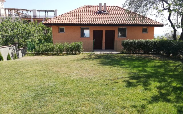 Miranis Houses Guest House