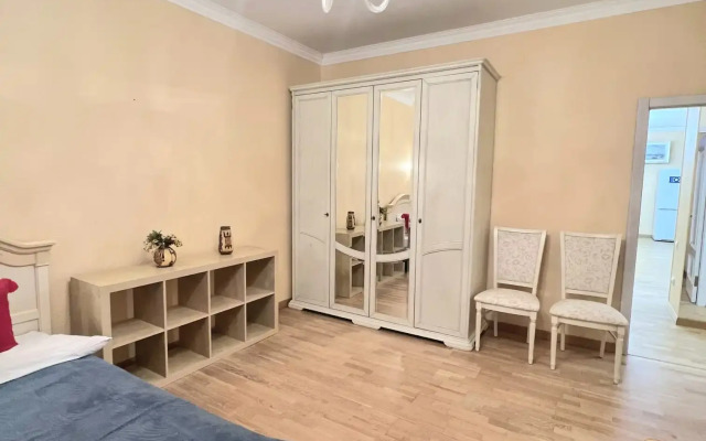 Amanzholova 65 Elitnaia Novostroika Flat