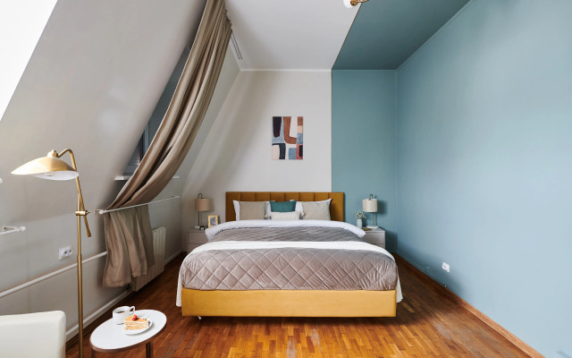 Квартира GM Apartments Двухуровневая с мансардой у Патриарших Прудов