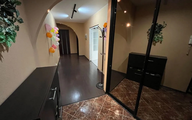 Bolshaya Kvartira s Yevroremontom Flat